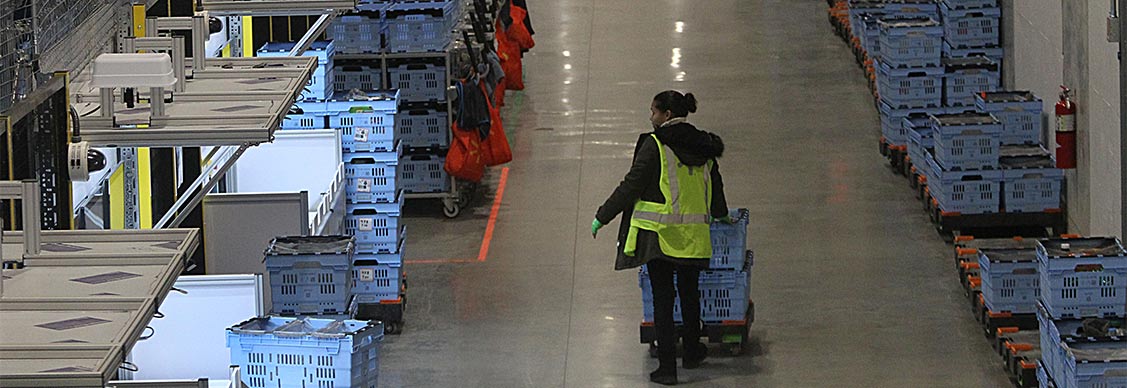 A woman working in the smart warehouses